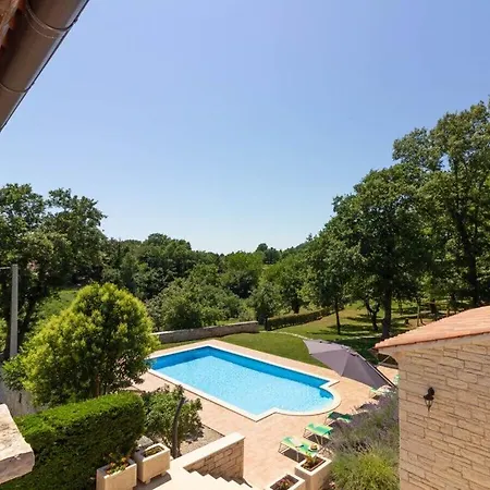 Villa Catarina With Large Pool Near