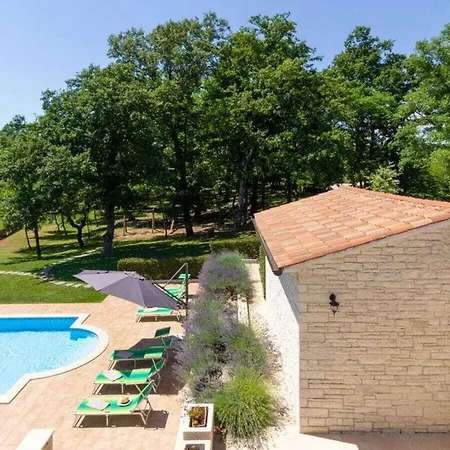 Catarina With Large Pool Near *