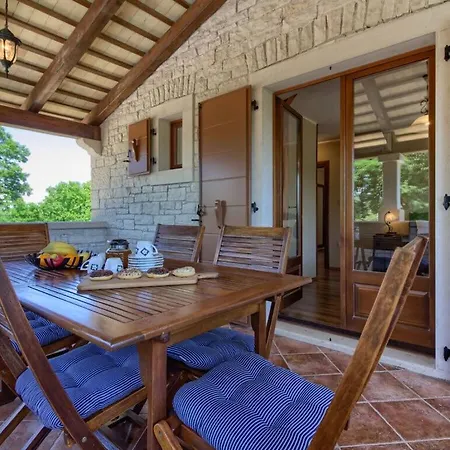 Villa Catarina With Large Pool Near Poreč