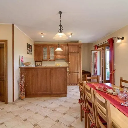 Villa Catarina With Large Pool Near