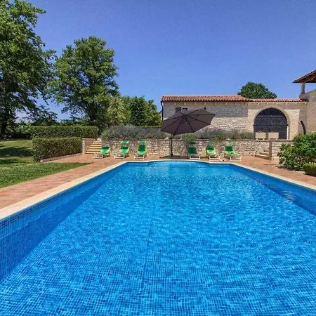 Villa Catarina With Large Pool Near